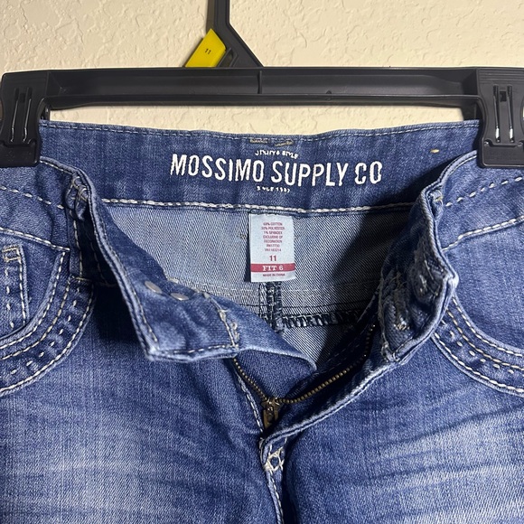SOLD. 
Y2K Mossimo Supply Co Fit 6 Denim Booty Shorts Size 11 - Picture 3 of 3